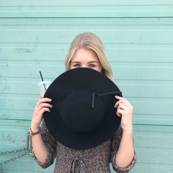 Meet your Posher, Daelyn - Picture 1 of 1